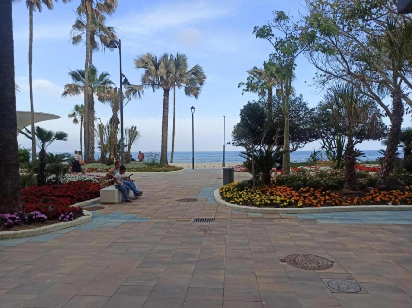 Apartamento Vacacional Paseo Maritimo Esteponaアパートメント エクステリア 写真